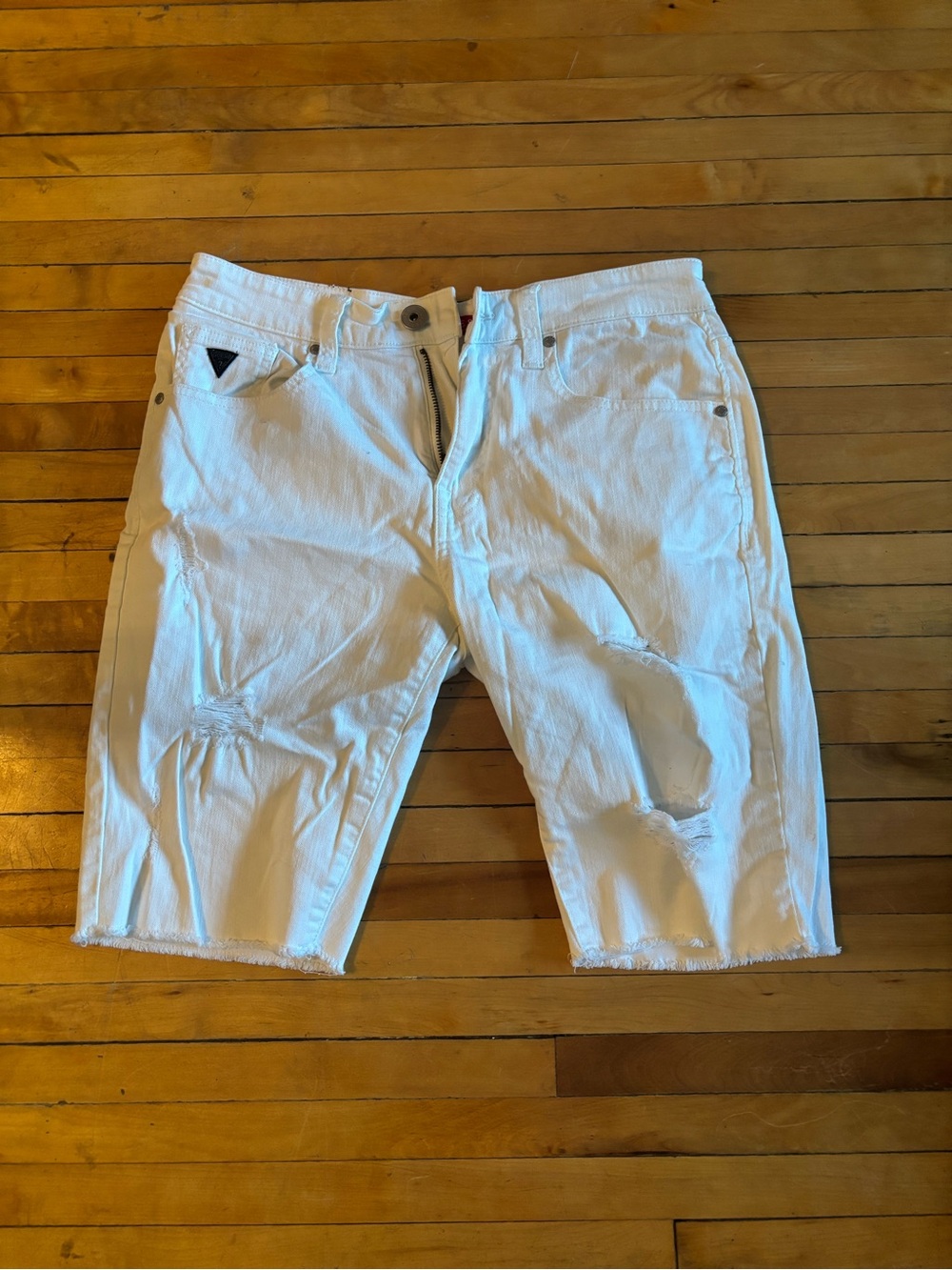 GUESS Men’s White Distressed Ripped Denim Shorts Size 29